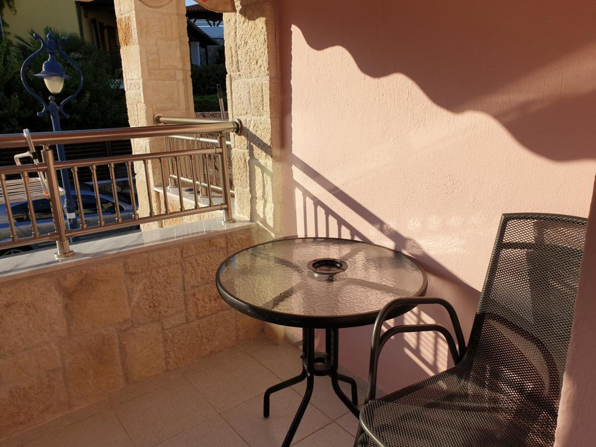 الشقق الفندقية بيفكوهوريفي  Fouli House المظهر الخارجي الصورة